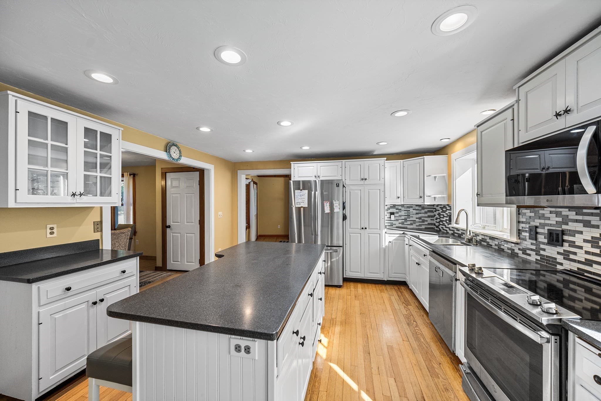 Single Family Residence at 559 Old Jail Ln, Barnstable MA 02630, Barnstable, photo 9 of 41