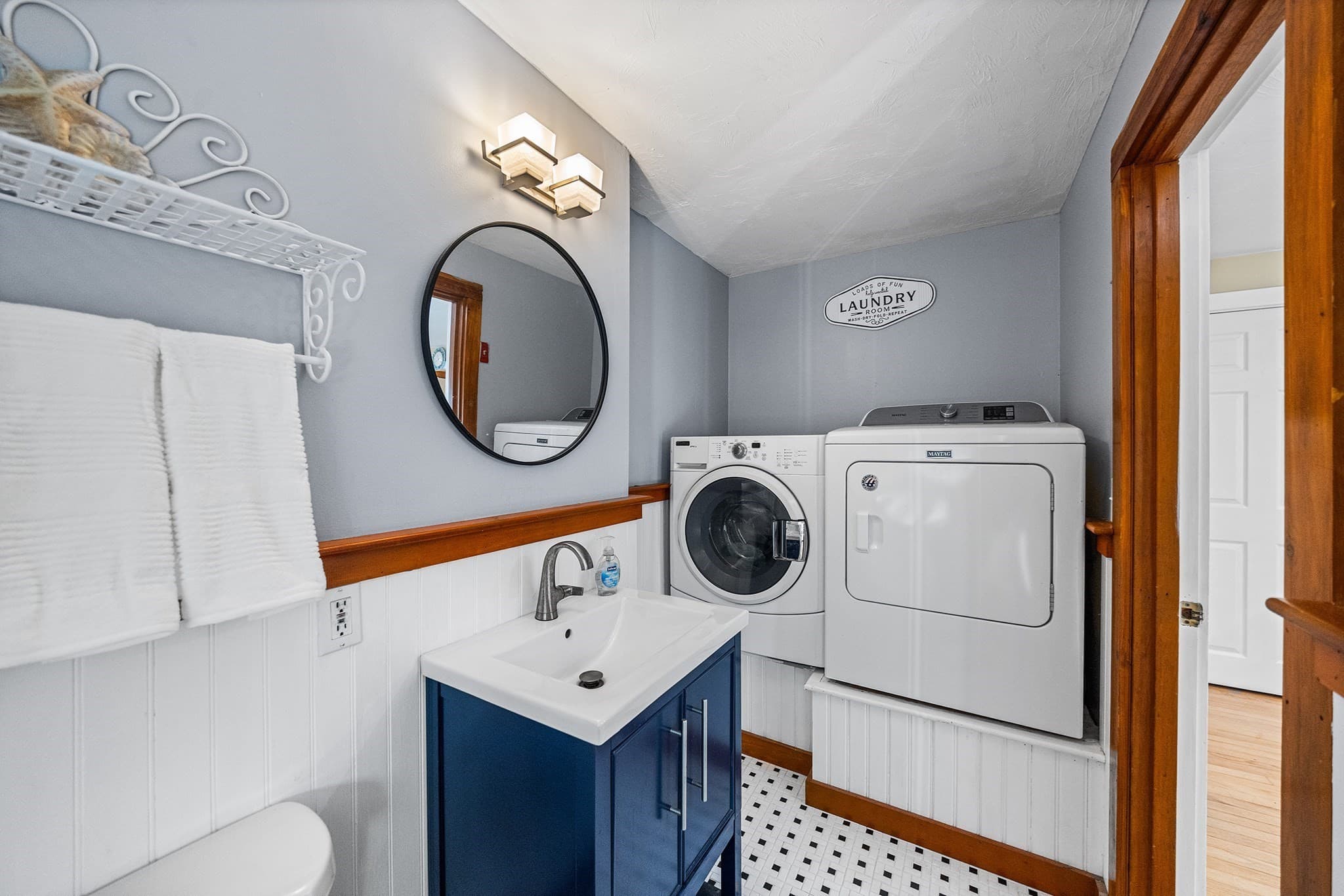 Single Family Residence at 559 Old Jail Ln, Barnstable MA 02630, Barnstable, photo 11 of 41