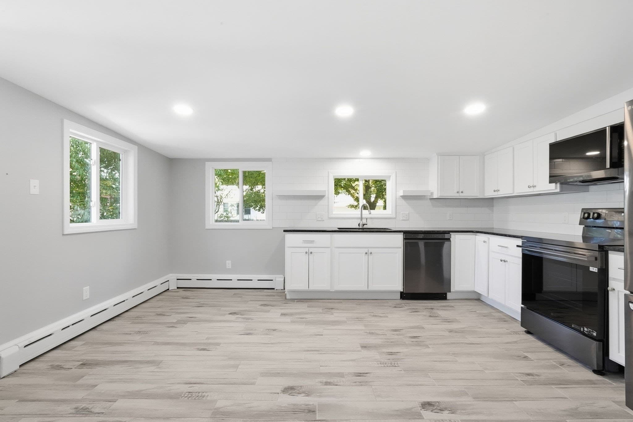 Single Family Residence at 145 Gates Ave, East Longmeadow MA 01028, East Longmeadow, photo 6 of 41