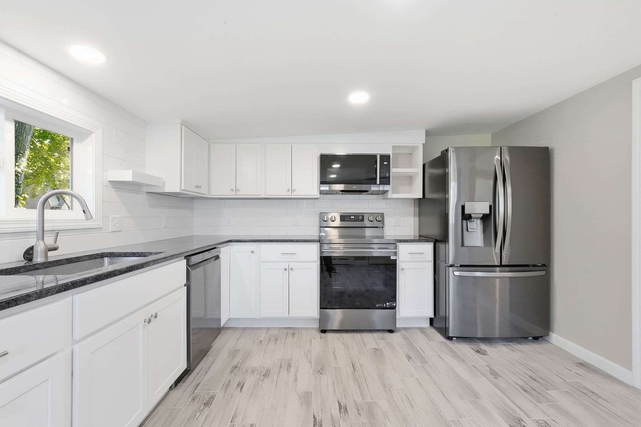 Single Family Residence at 145 Gates Ave, East Longmeadow MA 01028, East Longmeadow, photo 7 of 41