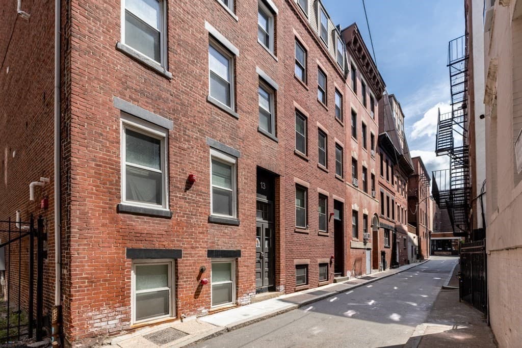 Condominium at 11 Wiget Street # 1, Boston MA 02113, Boston, photo 16 of 18