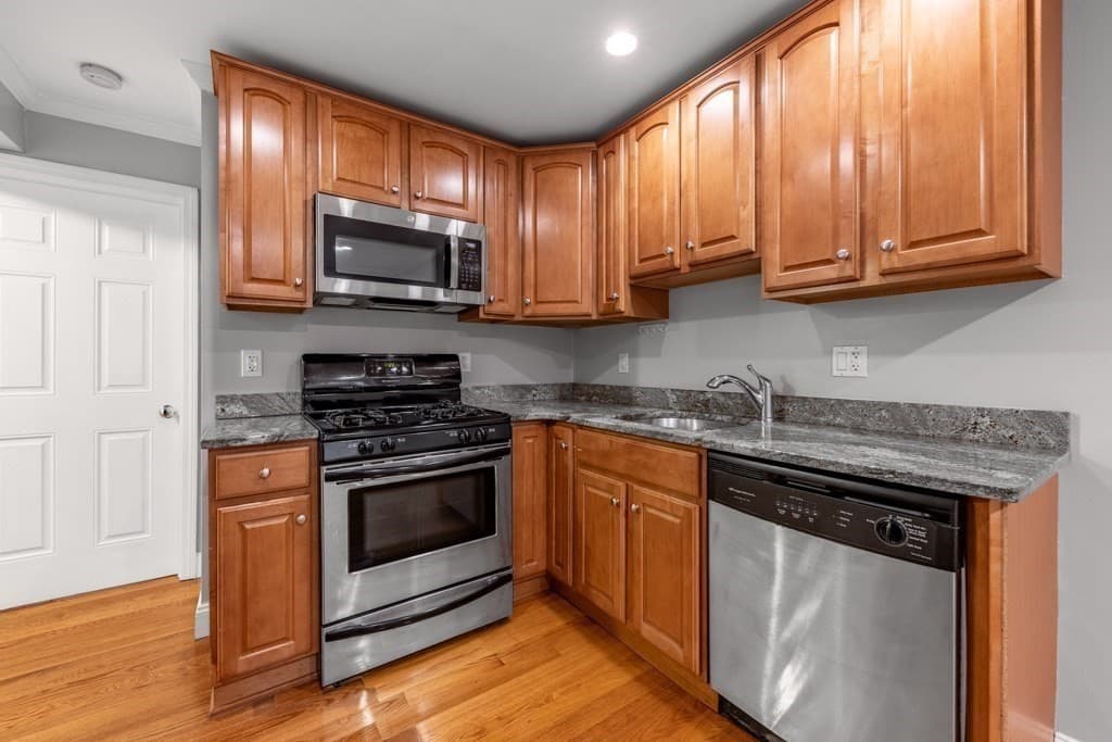 Condominium at 11 Wiget Street # 1, Boston MA 02113, Boston, photo 7 of 18