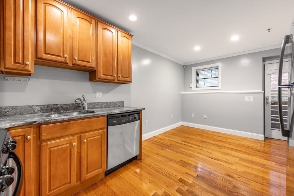Condominium at 11 Wiget Street # 1, Boston MA 02113, Boston, photo 3 of 18