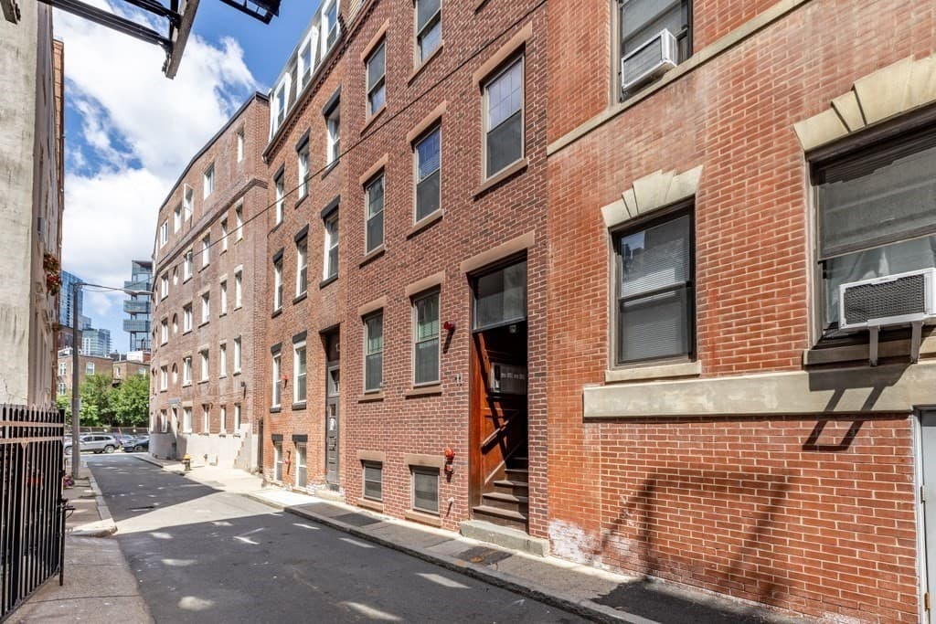Condominium at 11 Wiget Street # 1, Boston MA 02113, Boston, photo 18 of 18