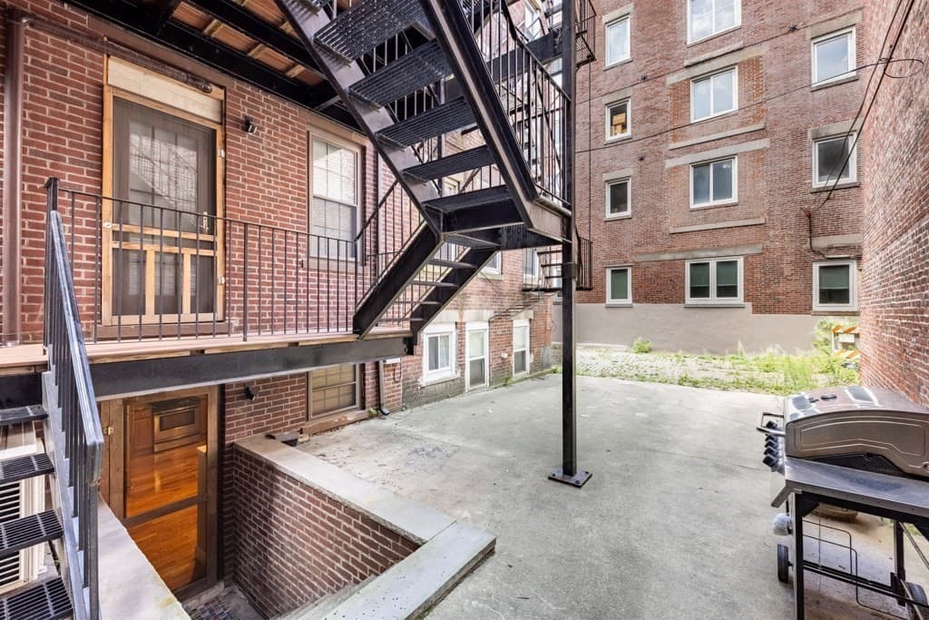Condominium at 11 Wiget Street # 1, Boston MA 02113, Boston, photo 15 of 18