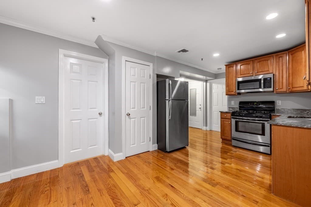 Condominium at 11 Wiget Street # 1, Boston MA 02113, Boston, photo 4 of 18