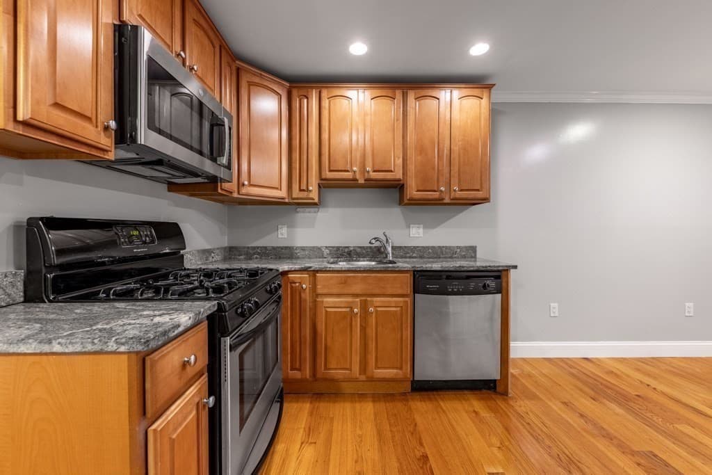 Condominium at 11 Wiget Street # 1, Boston MA 02113, Boston, photo 8 of 18