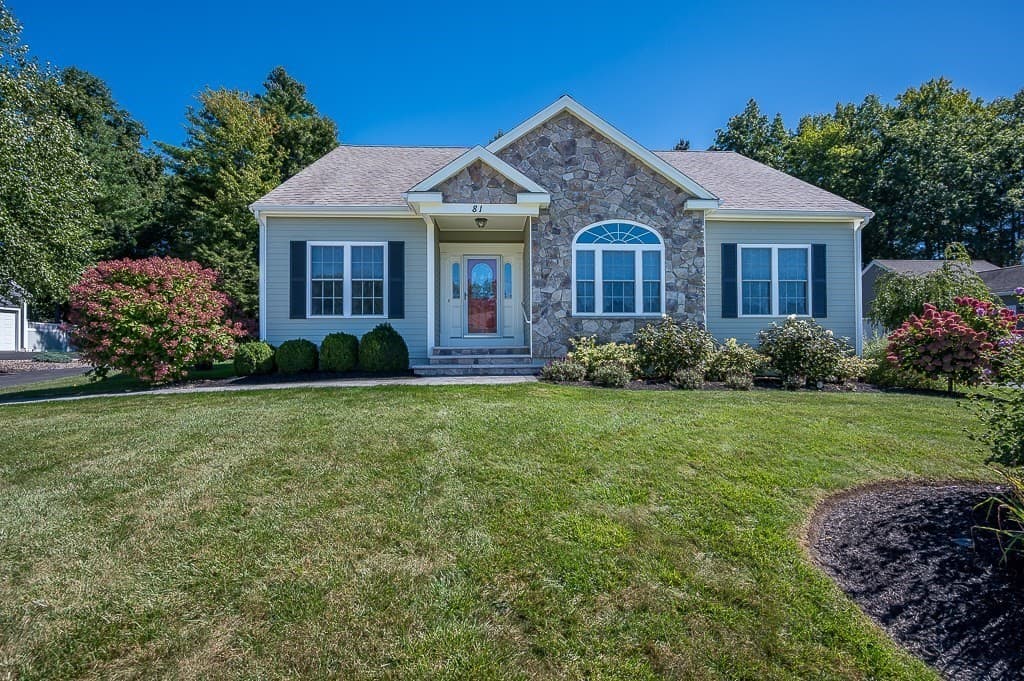 81 Nicholas Dr, Lancaster MA 01523
