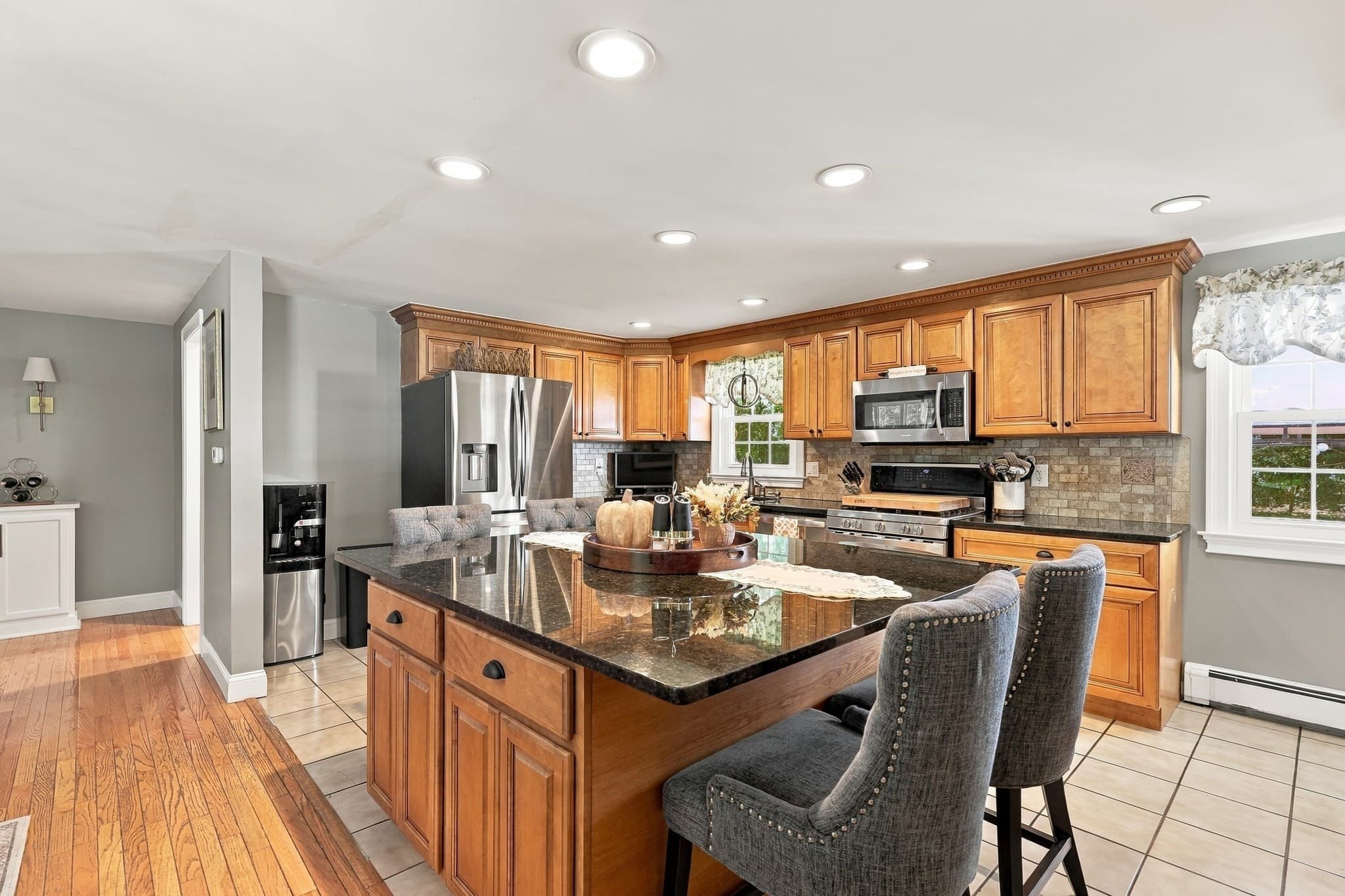 Single Family Residence at 117 Hunt Road, Chelmsford MA 01824, Chelmsford, photo 7 of 37