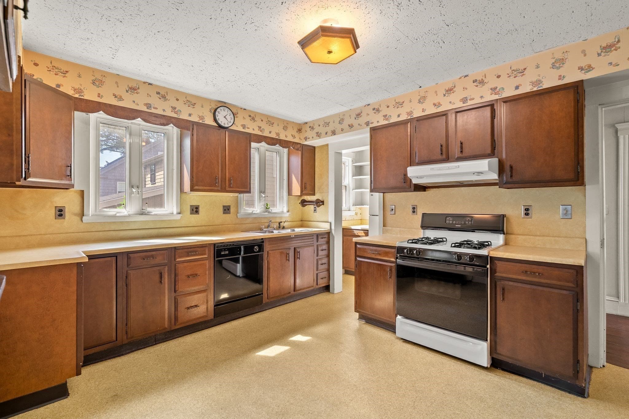 Multi Family at 124 Jason St, Arlington MA 02476, Arlington, photo 24 of 42