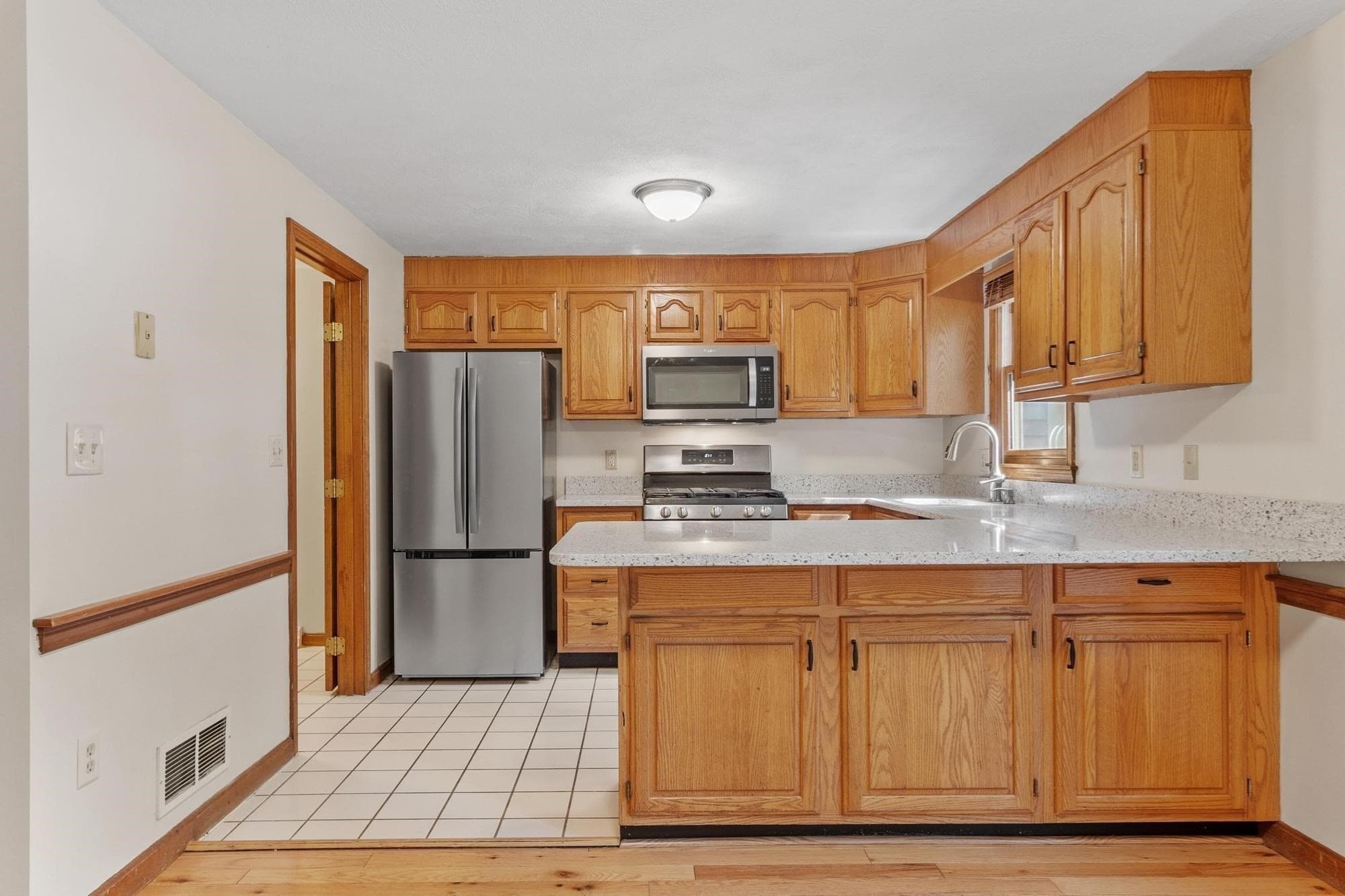 Condominium at 895 Wellman Avenue # 895, Chelmsford MA 01863, Chelmsford, photo 7 of 38