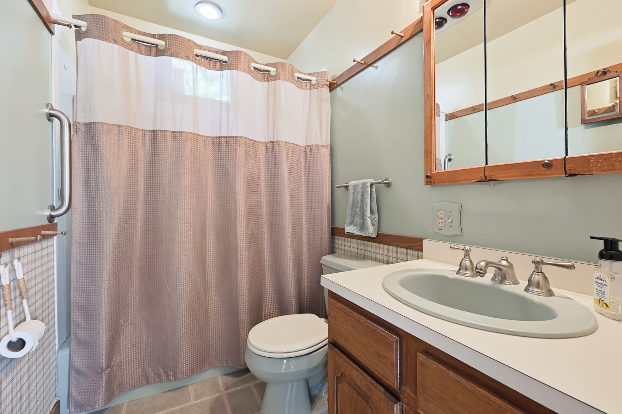 Single Family Residence at 136 East Street, North Attleboro MA 02760, North Attleboro, photo 8 of 36