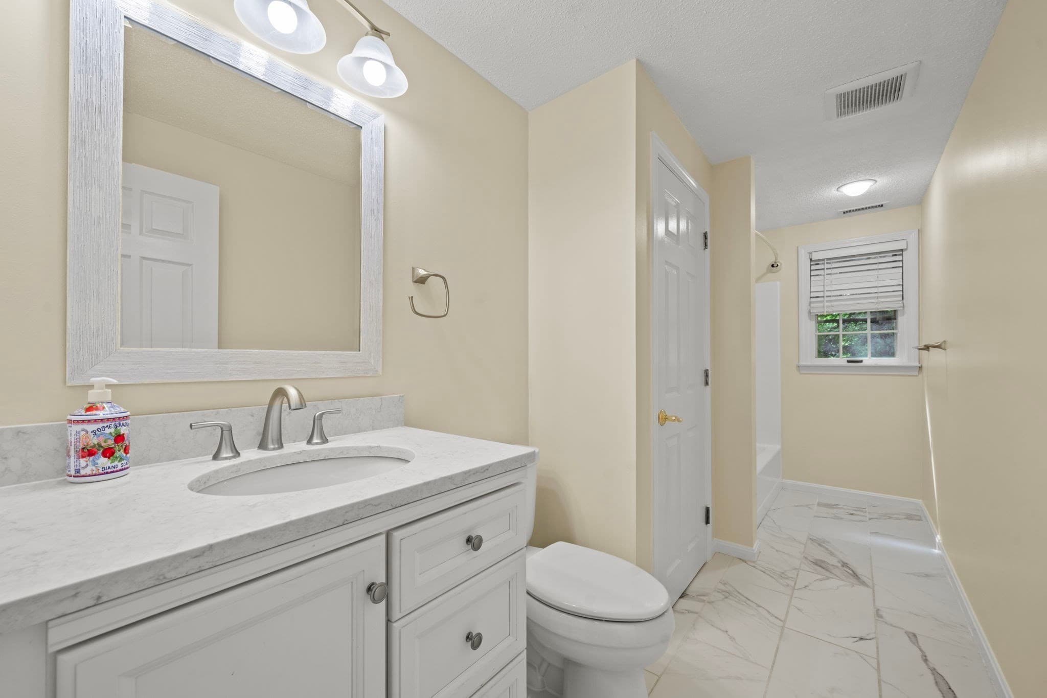 Condominium at 10 Oliver # C, Haverhill MA 01832, Haverhill, photo 11 of 33