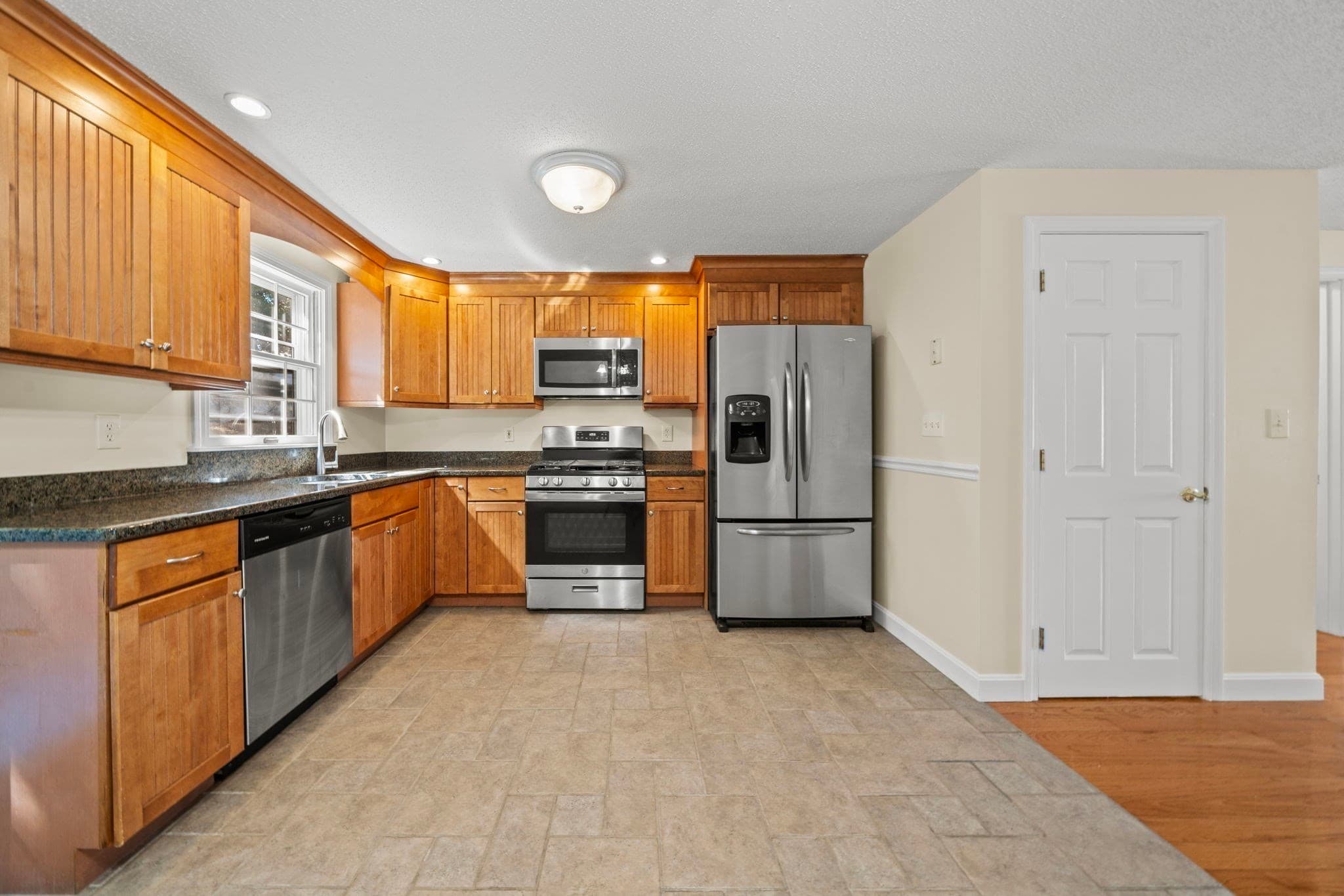 Condominium at 10 Oliver # C, Haverhill MA 01832, Haverhill, photo 19 of 33