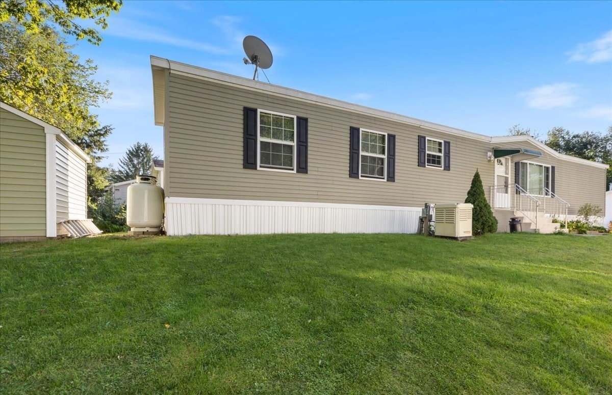 Mobile Home at 22 Willow Road, Newton NH 03858, Newton, photo 2 of 29