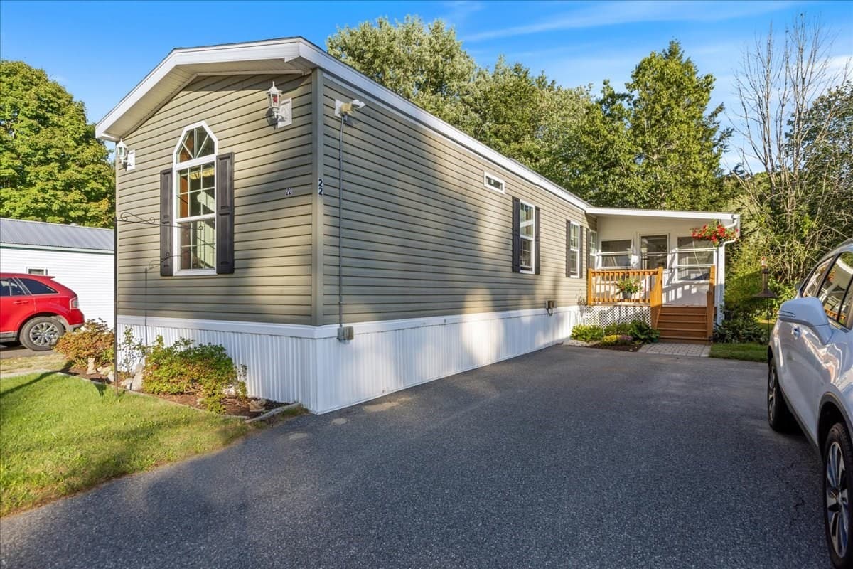 22 Willow Road, Newton NH 03858