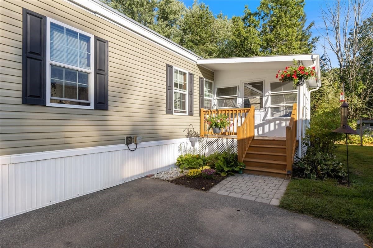Mobile Home at 22 Willow Road, Newton NH 03858, Newton, photo 5 of 29