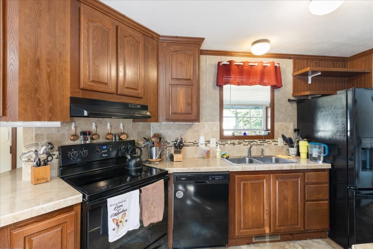 Mobile Home at 22 Willow Road, Newton NH 03858, Newton, photo 15 of 29