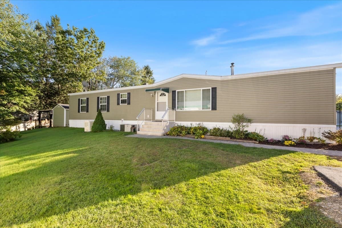 Mobile Home at 22 Willow Road, Newton NH 03858, Newton, photo 4 of 29