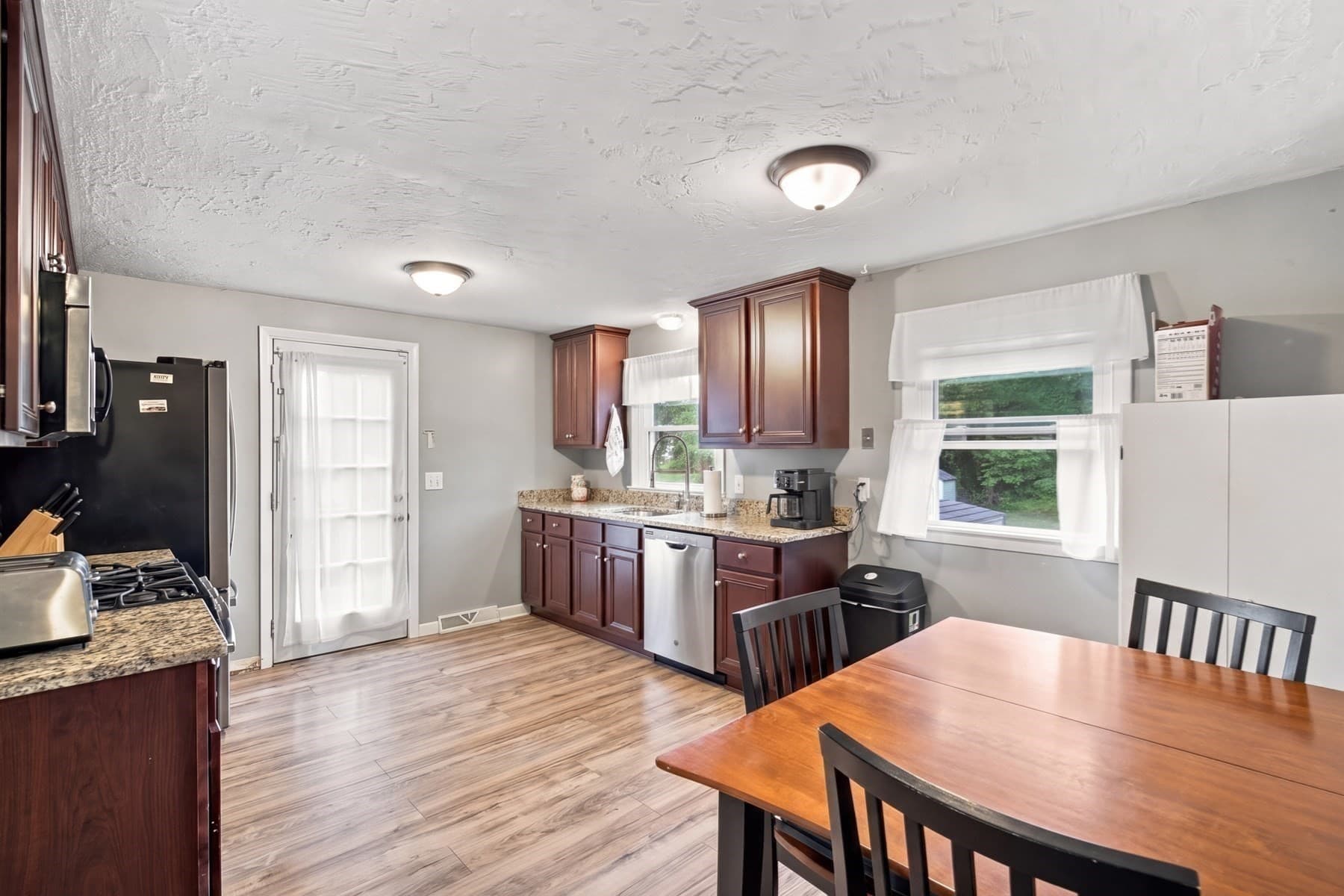 Single Family Residence at 580 Crescent St, East Bridgewater MA 02333, East Bridgewater, photo 7 of 41