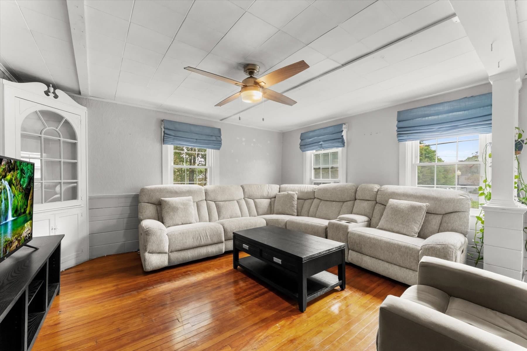Single Family Residence at 191 Pleasant St, Leominster MA 01453, Leominster, photo 2 of 24