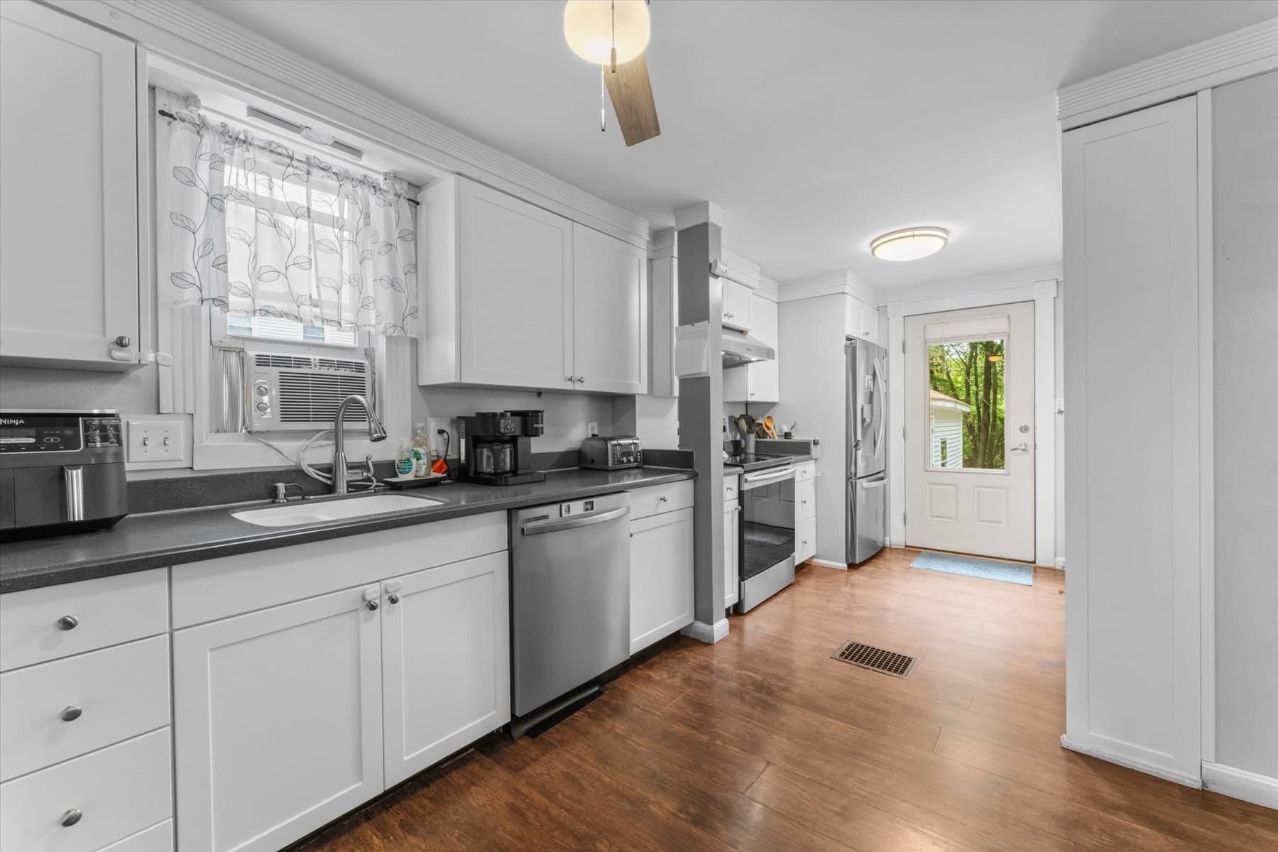 Single Family Residence at 191 Pleasant St, Leominster MA 01453, Leominster, photo 6 of 24