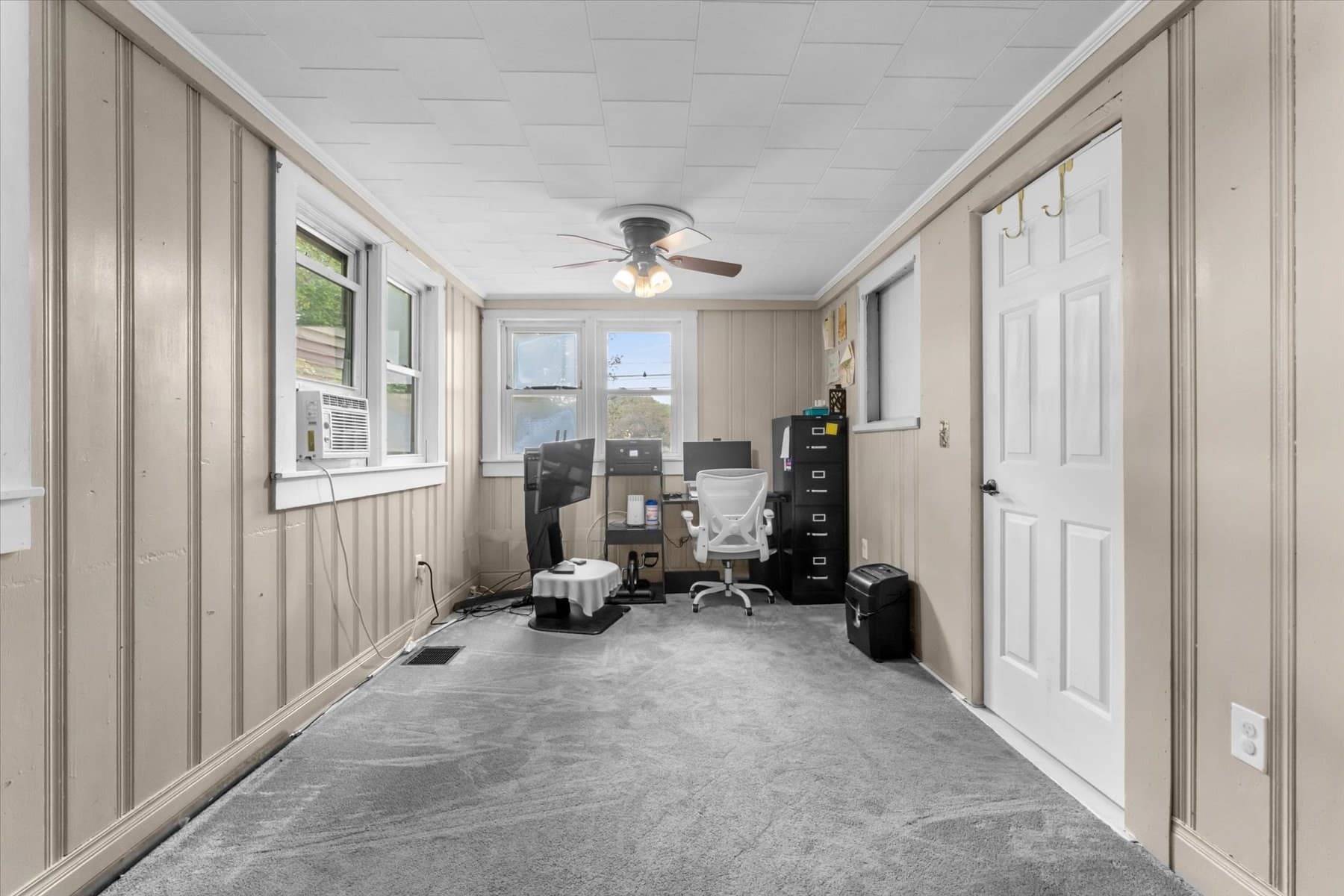 Single Family Residence at 191 Pleasant St, Leominster MA 01453, Leominster, photo 10 of 24
