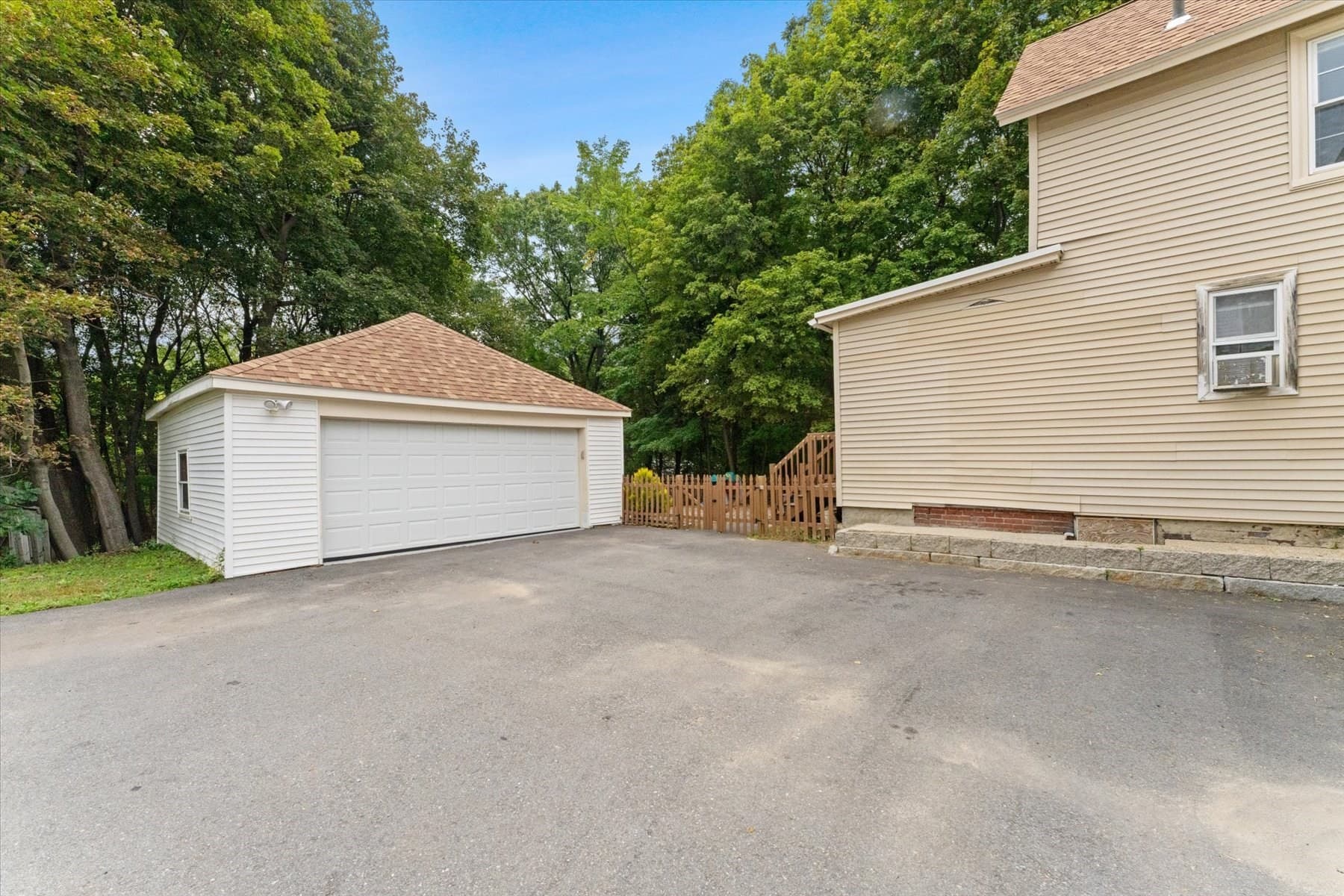 Single Family Residence at 191 Pleasant St, Leominster MA 01453, Leominster, photo 18 of 24
