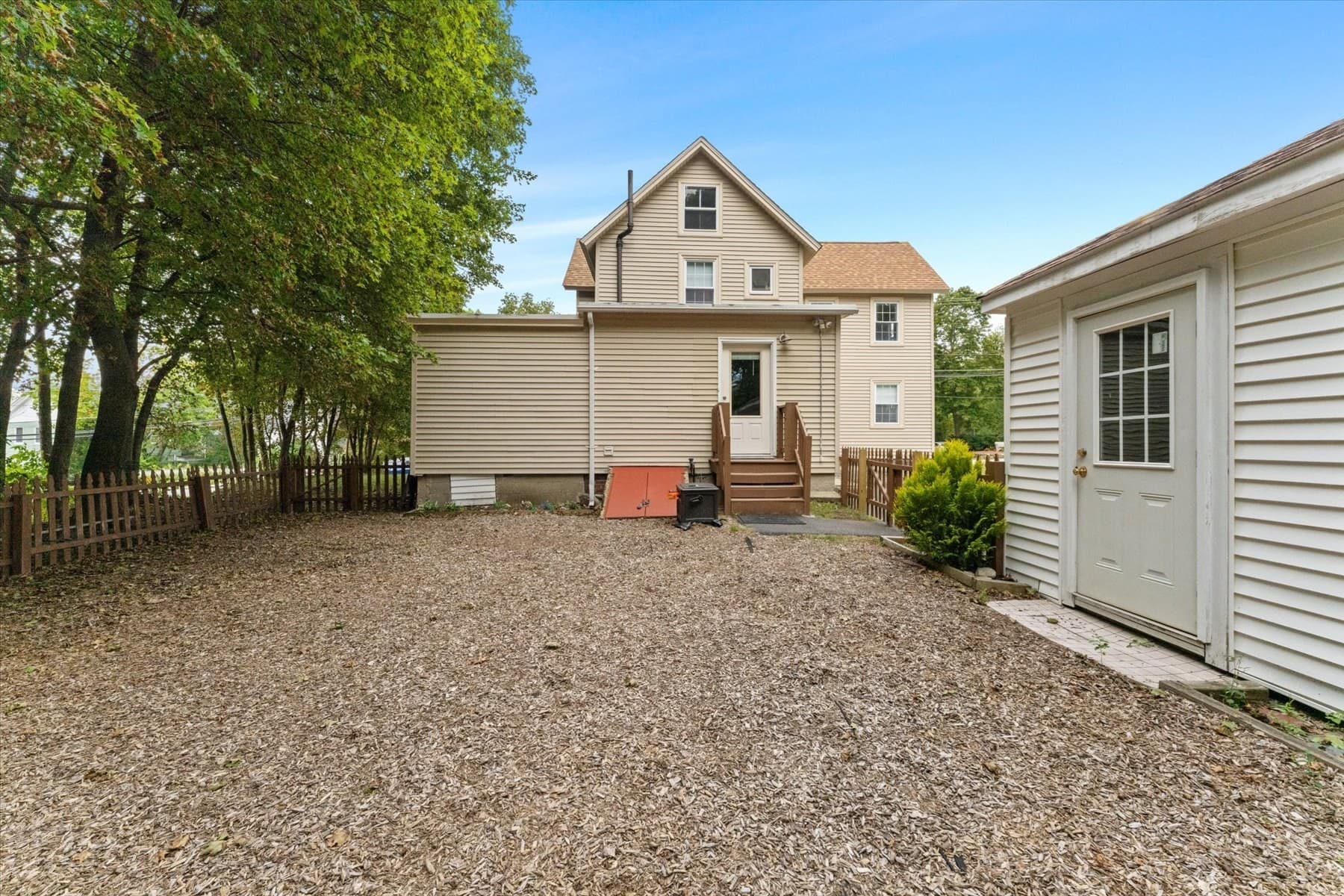 Single Family Residence at 191 Pleasant St, Leominster MA 01453, Leominster, photo 19 of 24