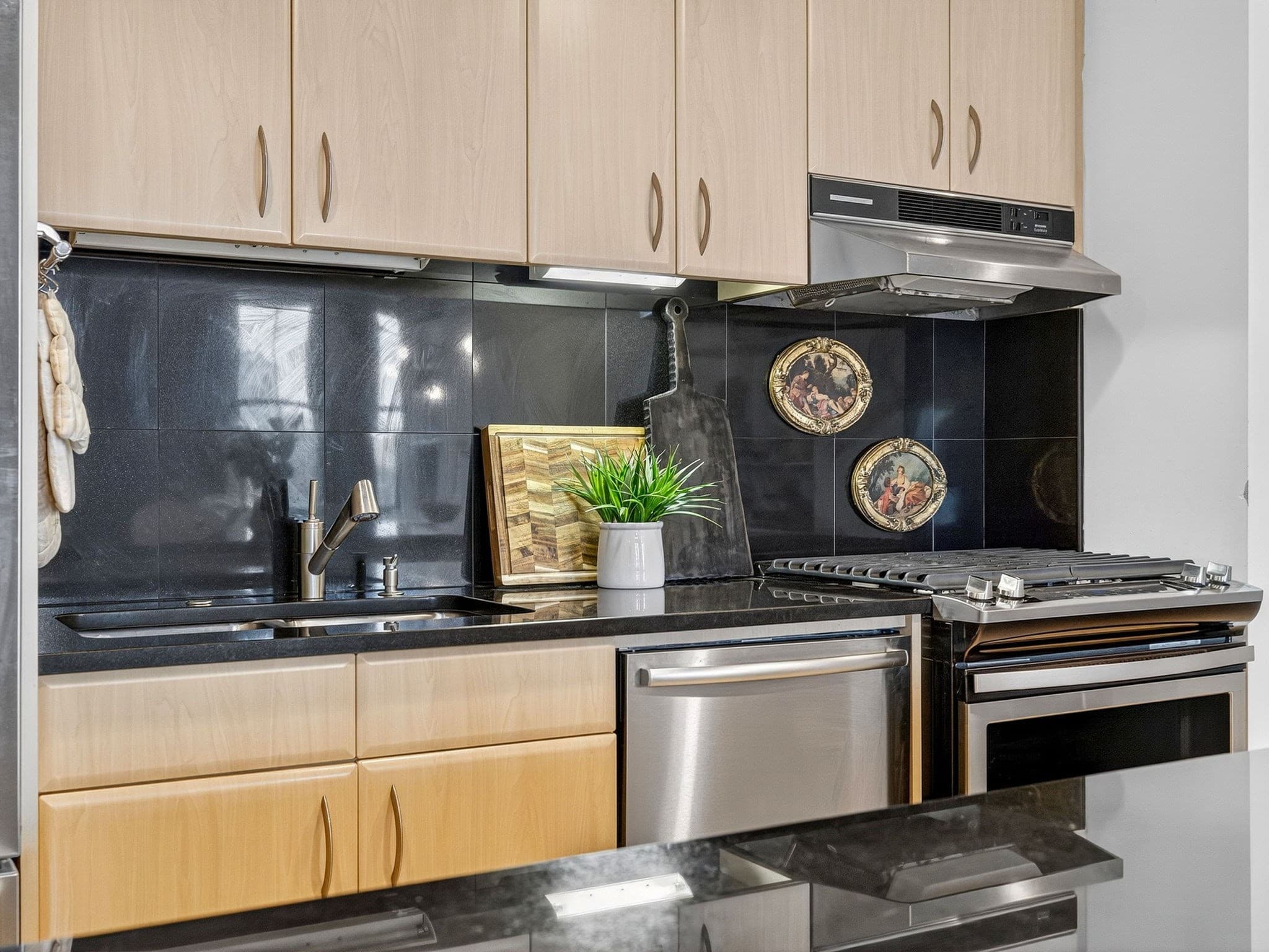 Condominium at 9 West Broadway # 508, Boston MA 02127, photo 7 of 24