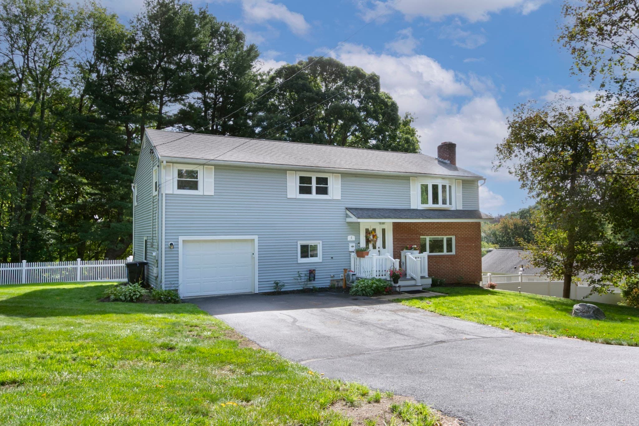 Single Family Residence at 4 Carter Rd, Worcester MA 01609, Worcester, photo 2 of 36