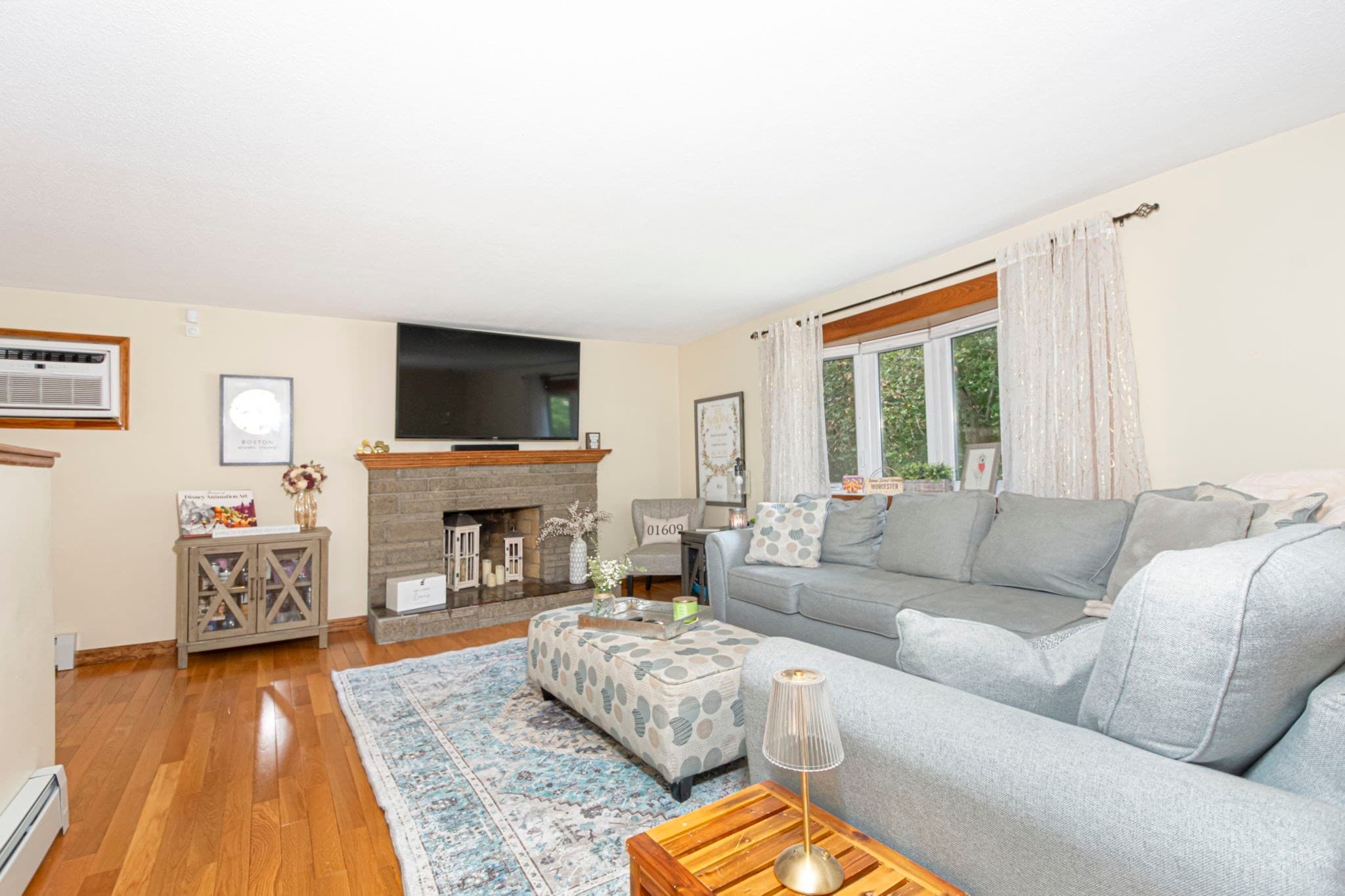 Single Family Residence at 4 Carter Rd, Worcester MA 01609, Worcester, photo 6 of 36