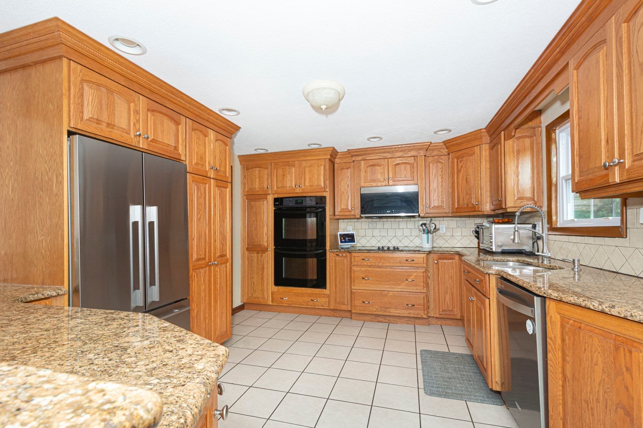 Single Family Residence at 4 Carter Rd, Worcester MA 01609, Worcester, photo 13 of 36