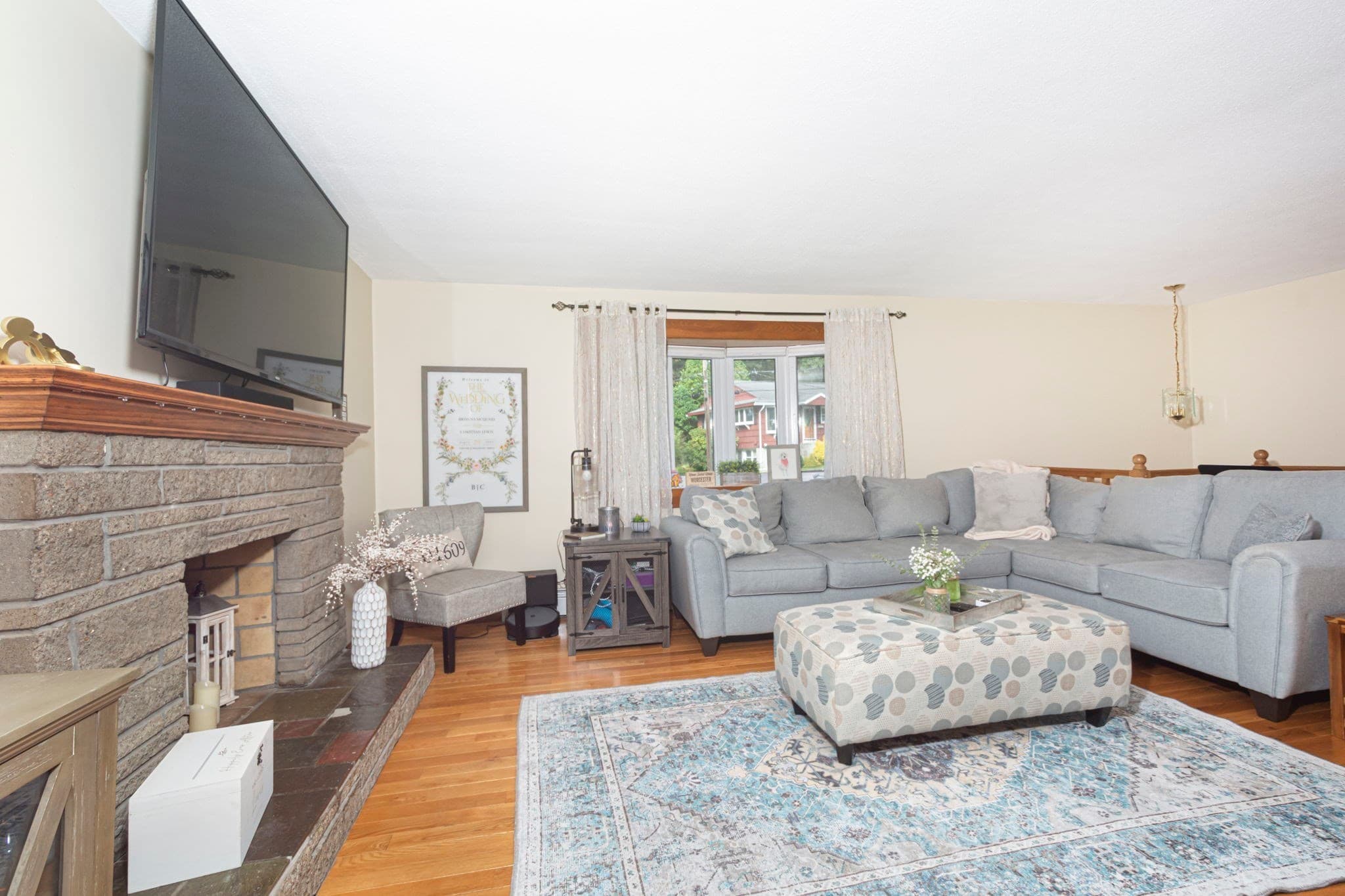 Single Family Residence at 4 Carter Rd, Worcester MA 01609, Worcester, photo 7 of 36