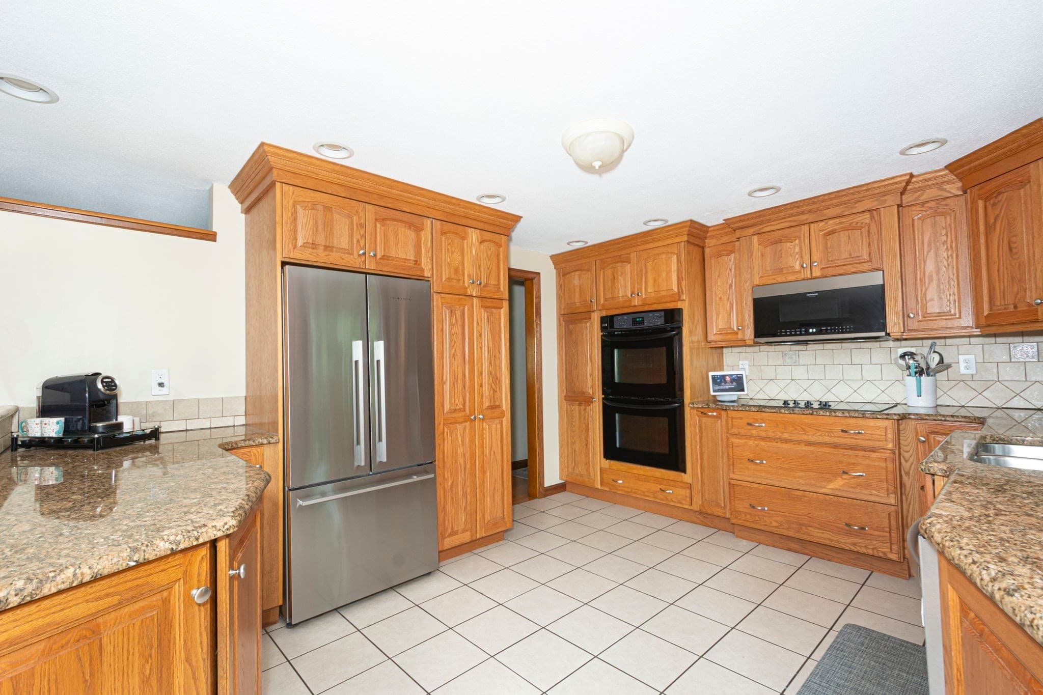 Single Family Residence at 4 Carter Rd, Worcester MA 01609, Worcester, photo 8 of 36