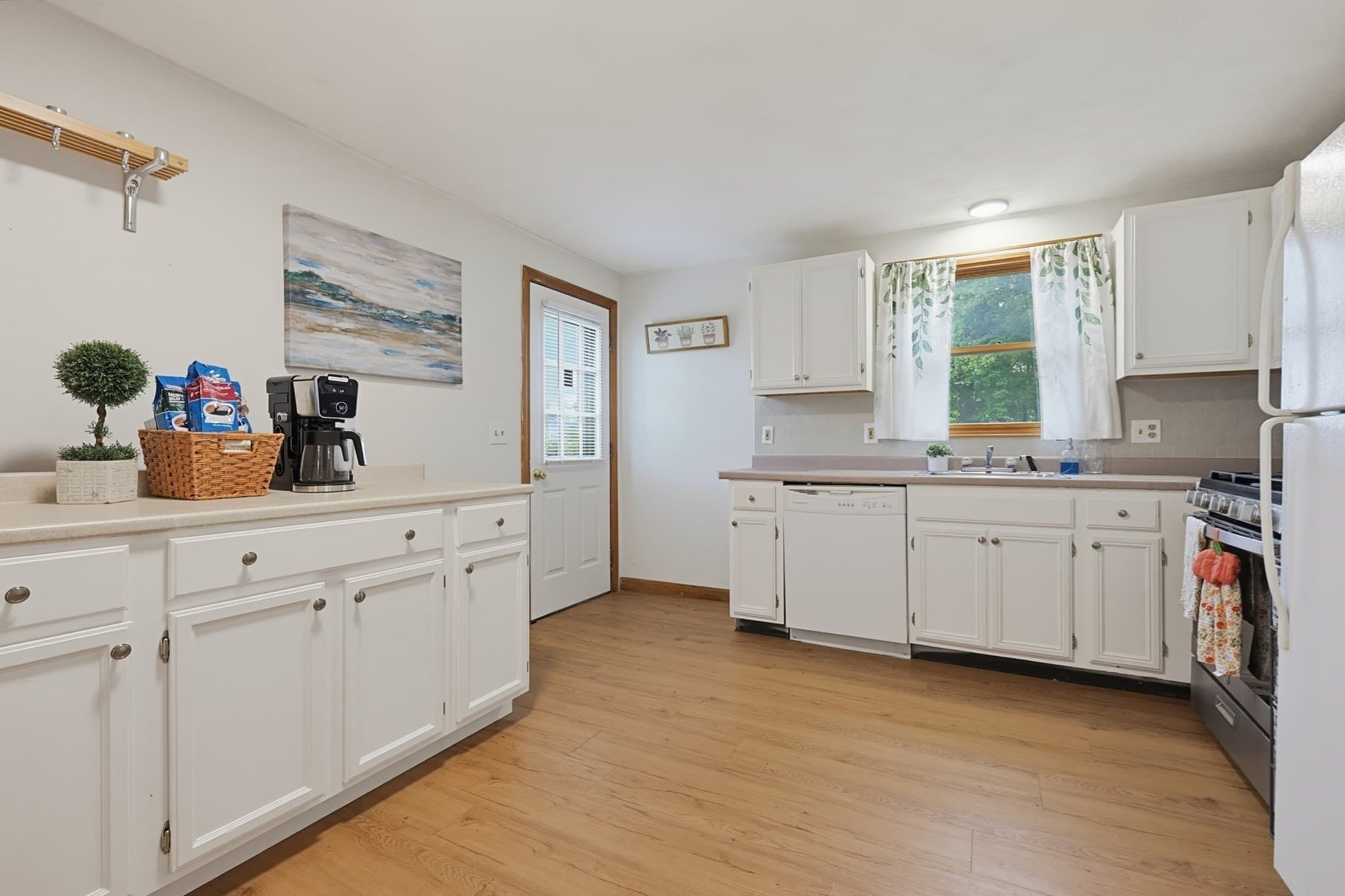 Single Family Residence at 320 North St, Tewksbury MA 01876, Tewksbury, photo 12 of 39