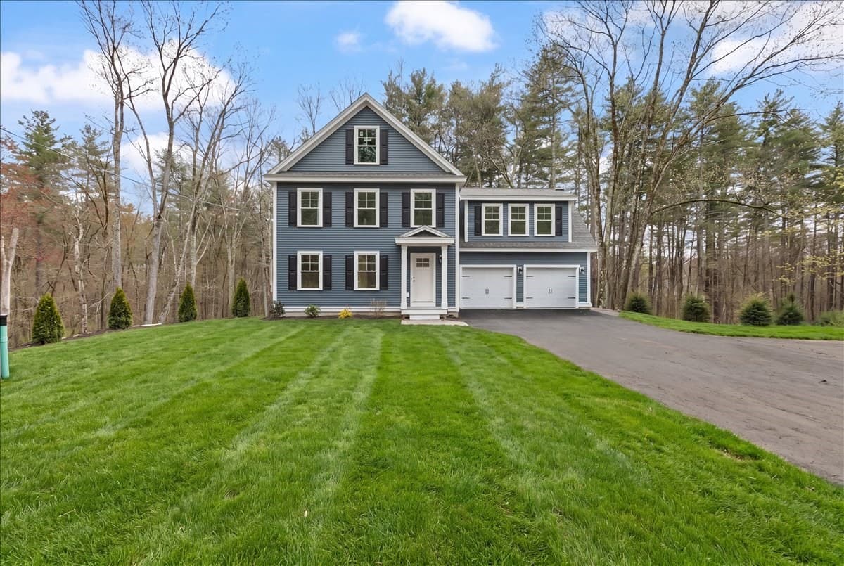 1152 Bridge St, Pelham NH 03076