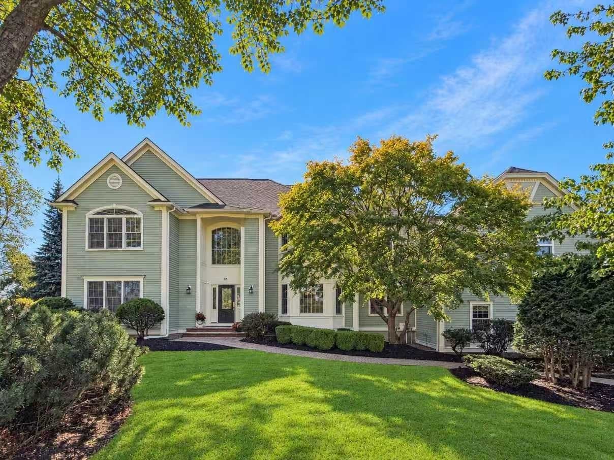 97 Windkist Farm Rd, North Andover MA 01845