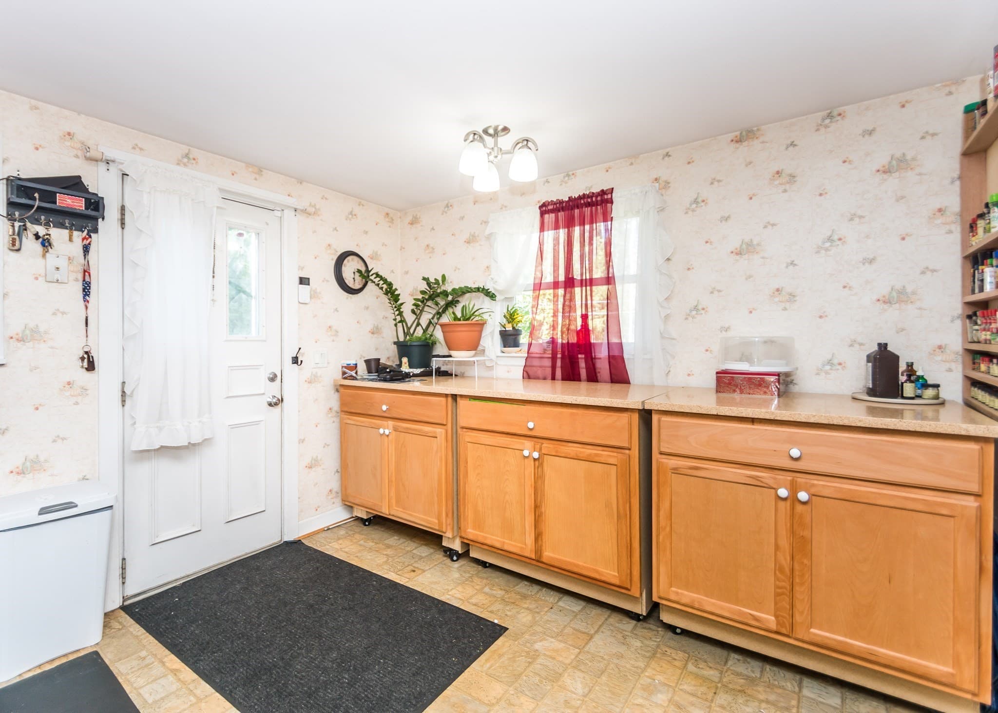 Single Family Residence at 50 Hatherly Road, Waltham MA 02451, Waltham, photo 5 of 13
