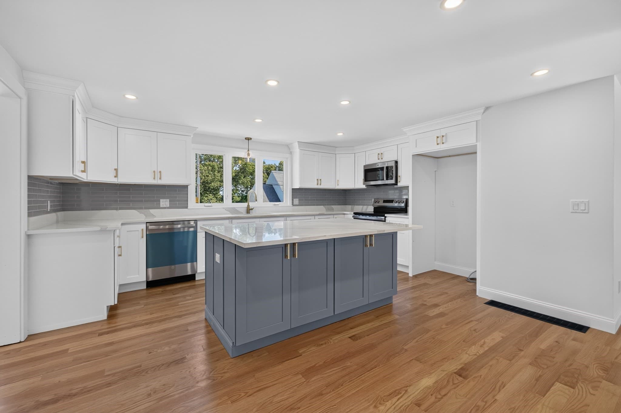 Single Family Residence at 151 Rockland Dr, Brockton MA 02301, Brockton, photo 10 of 42