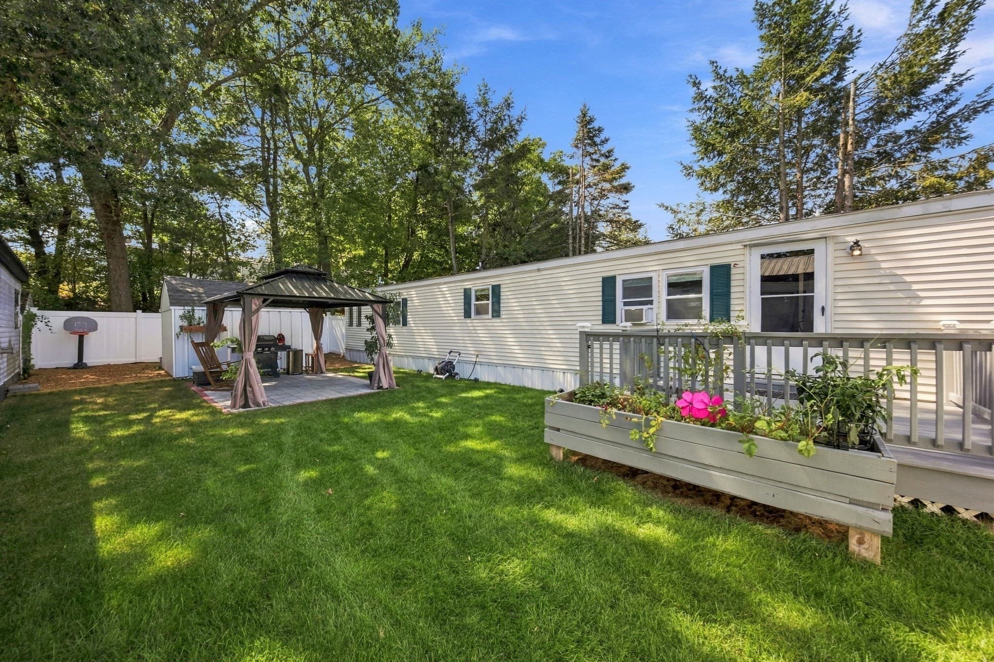 176 Lakeview Street, Tewksbury MA 01876