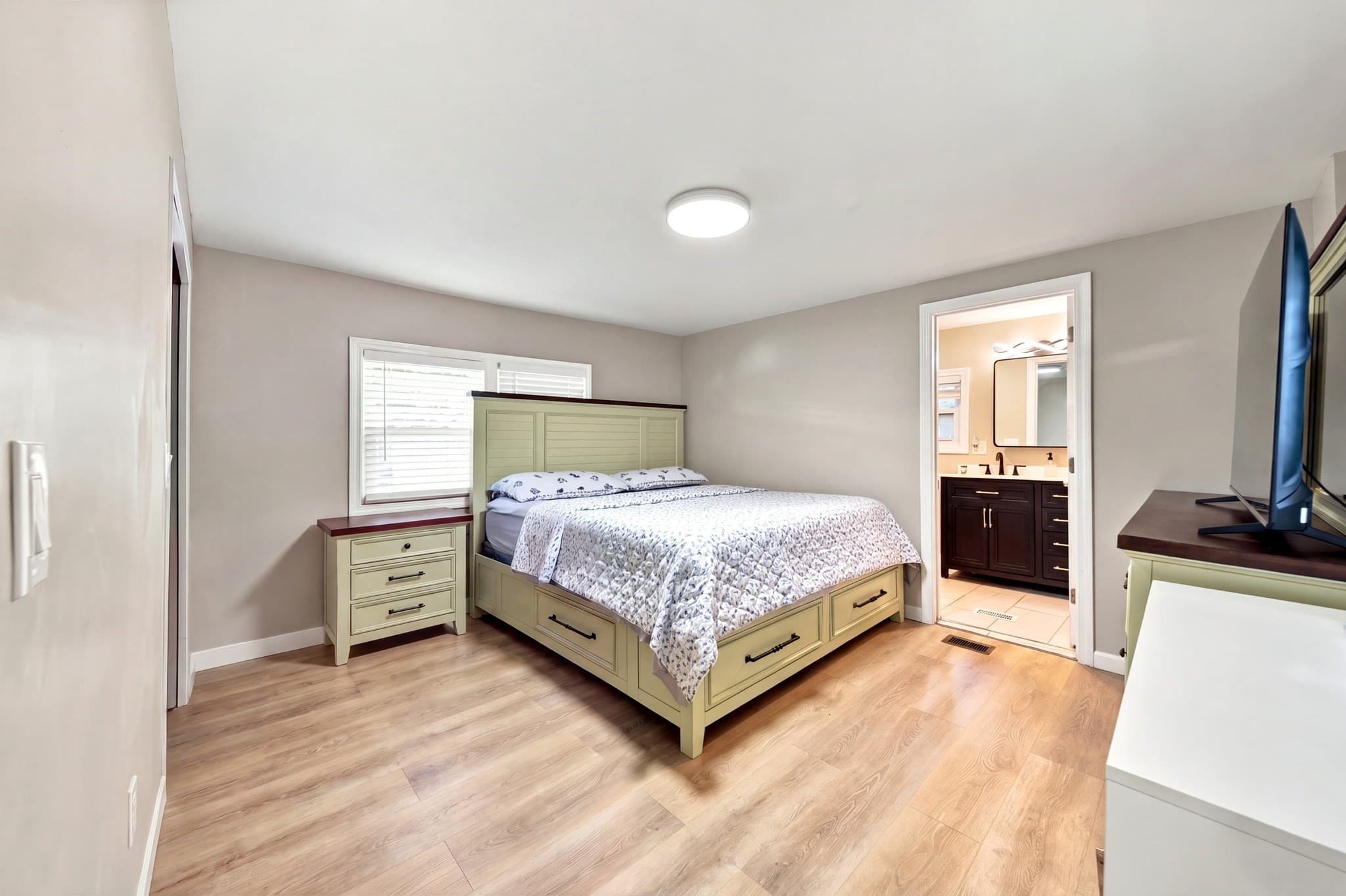 Mobile Home at 176 Lakeview Street, Tewksbury MA 01876, photo 10 of 21
