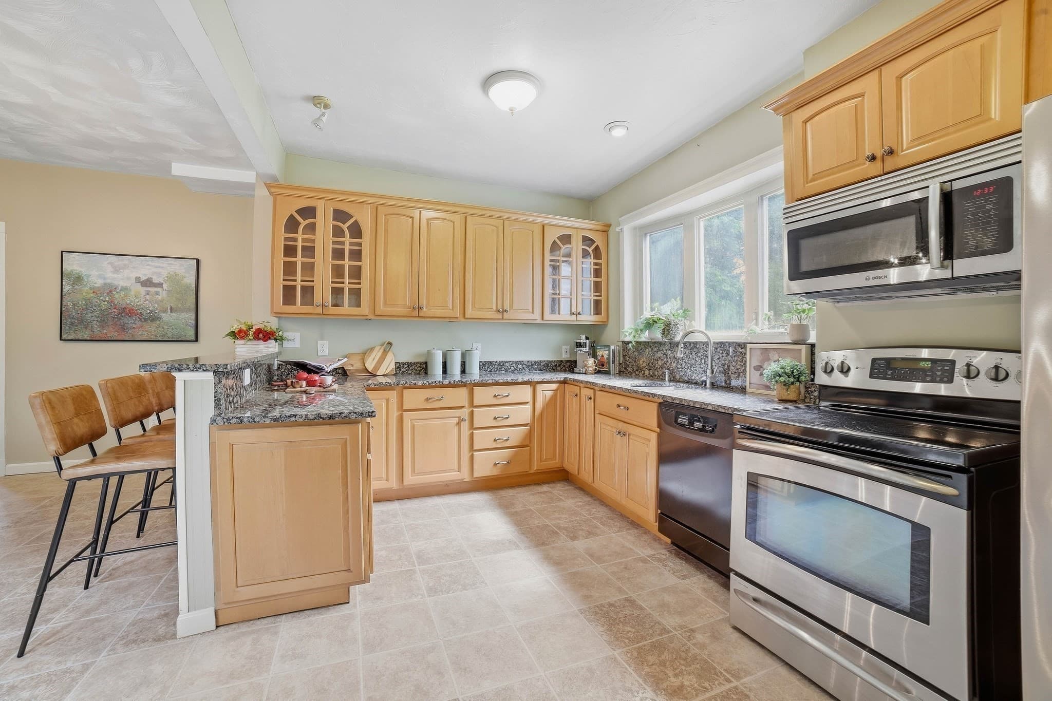 Single Family Residence at 550 Sunderland Road, Worcester MA 01604, Worcester, photo 6 of 29