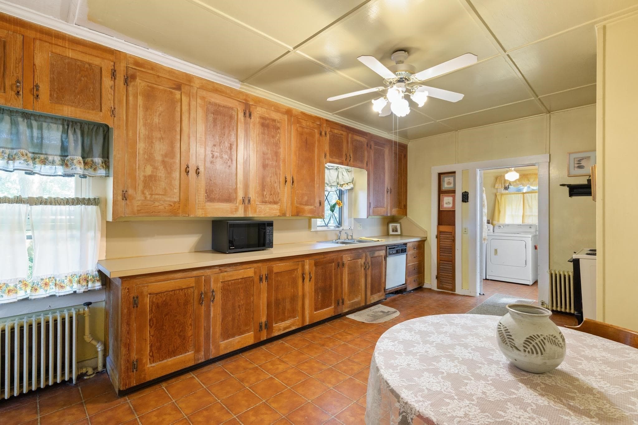 Single Family Residence at 51 Underwood Ln, Middletown RI 02842, Middletown, photo 5 of 31