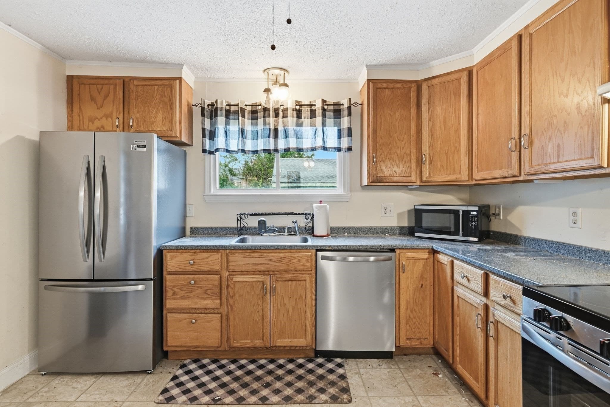 19 Magnolia Ter, Chicopee MA 01013