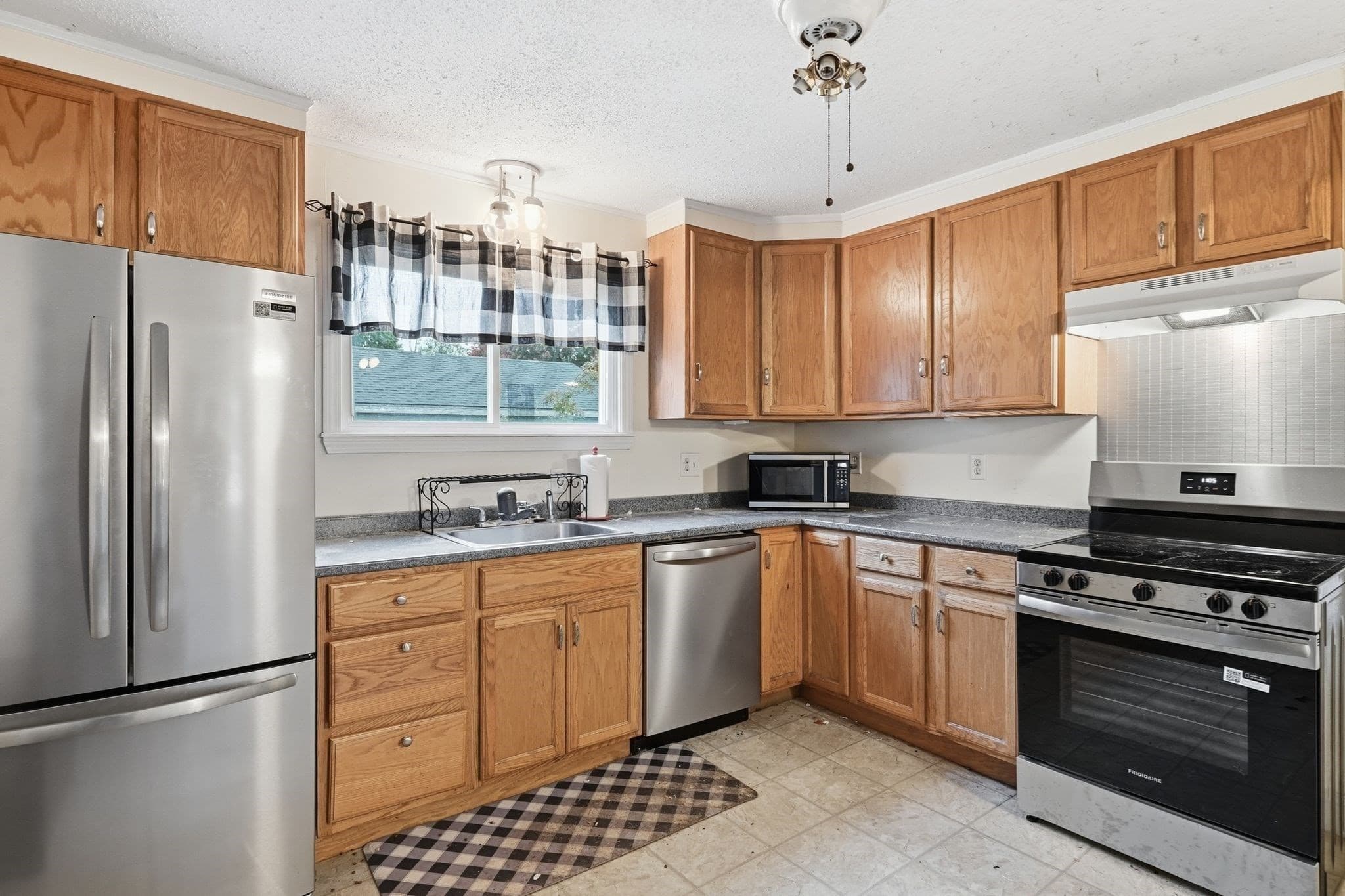 Single Family Residence at 19 Magnolia Ter, Chicopee MA 01013, photo 5 of 24