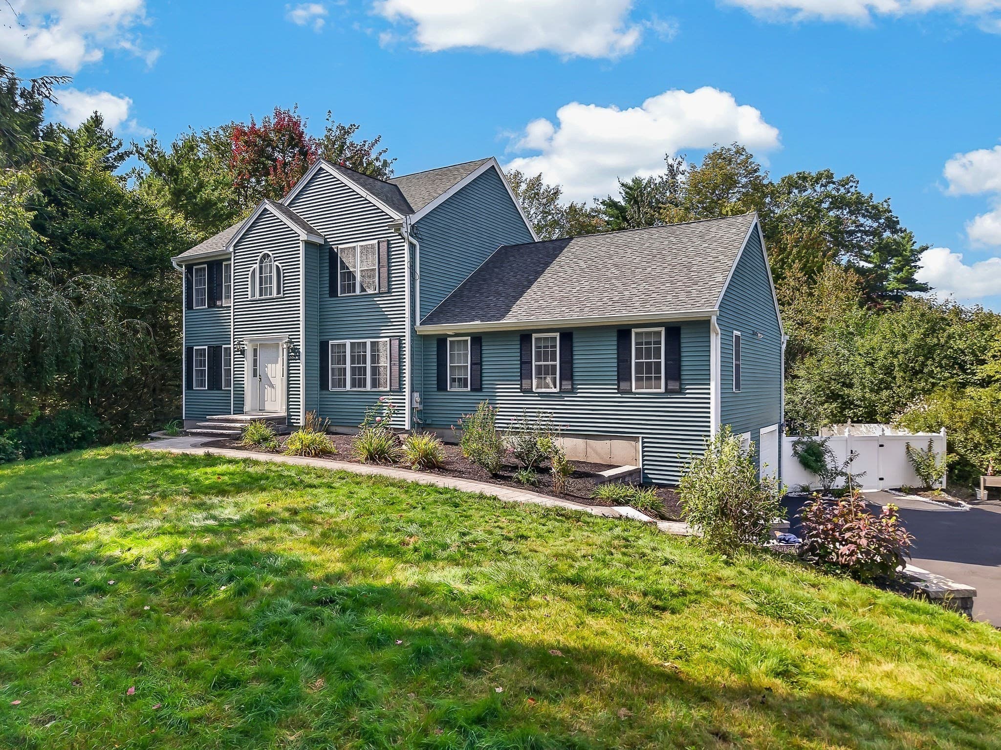 Single Family Residence at 112 Saunders St, Gardner MA 01440, Gardner, photo 2 of 35