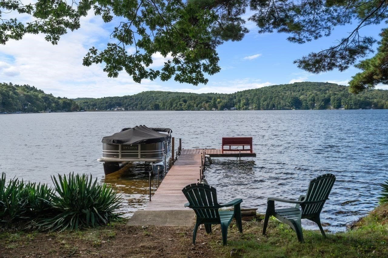 19 Lakeview Dr, Holland MA 01521