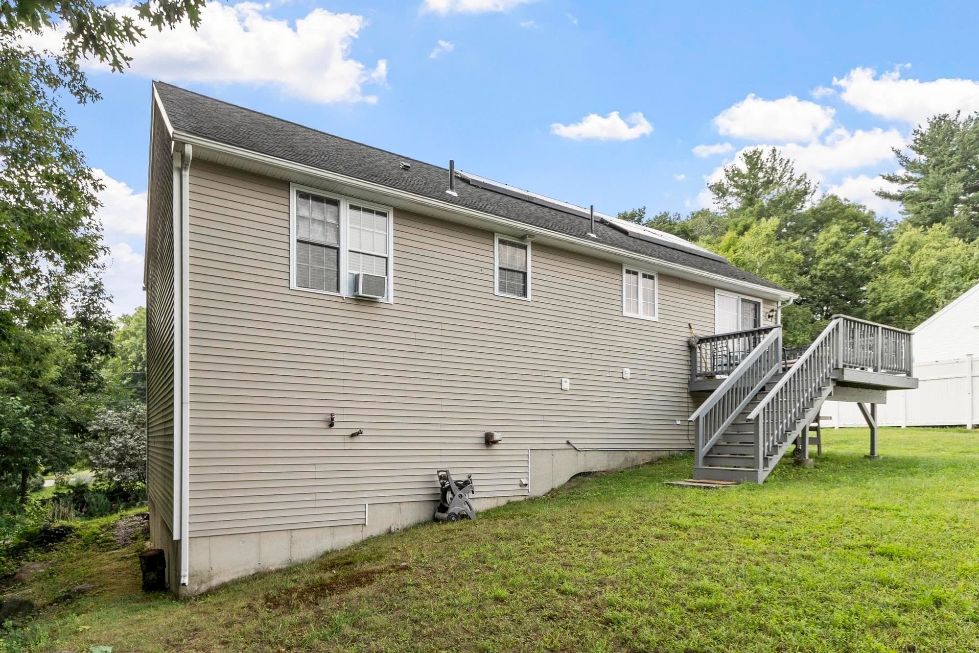 Single Family Residence at 30 2nd St, Worcester MA 01605, Worcester, photo 6 of 35
