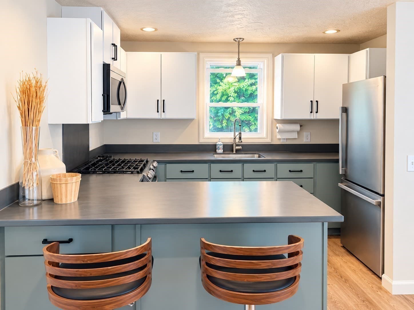 Single Family Residence at 233 Pinecrest Beach Dr, Falmouth MA 02536, Falmouth, photo 8 of 28